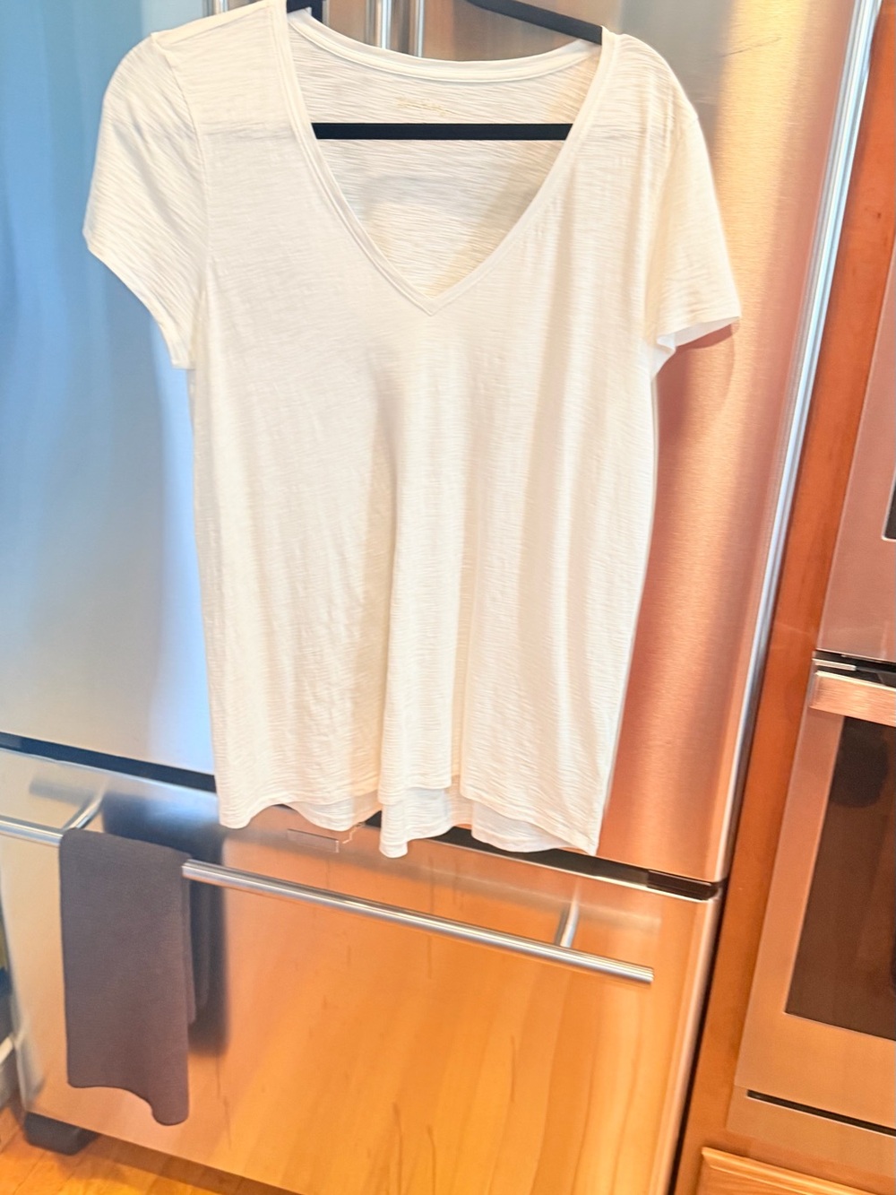 Lilly Pulitzer White V-Neck Short Sleeve Tee
